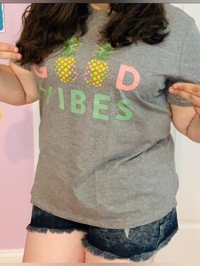 SHEIN Good Vibes Pineapple Graphic Tee - Gray Size 1XL